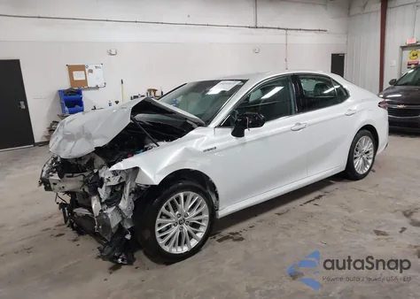 2020 Toyota Camry Xle Hybrid z USA, uszkodzony, nr VIN 4T1F31AK0LU519484